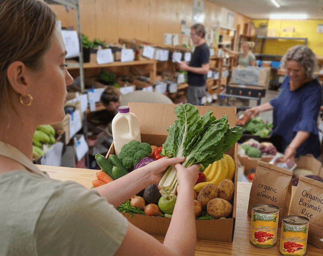 Packing organic food for home deliveries perth